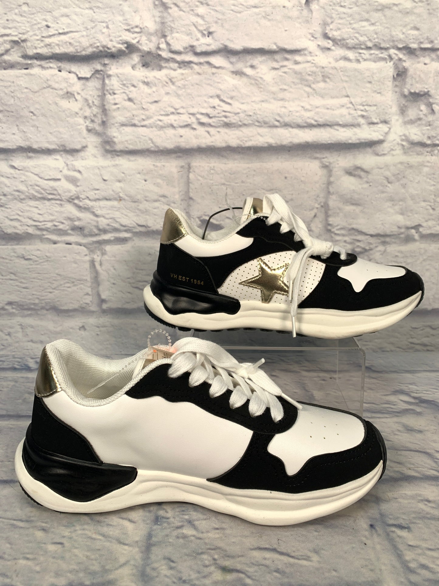 Shoes Sneakers By Vintage Havana In Black & White, Size: 7.5