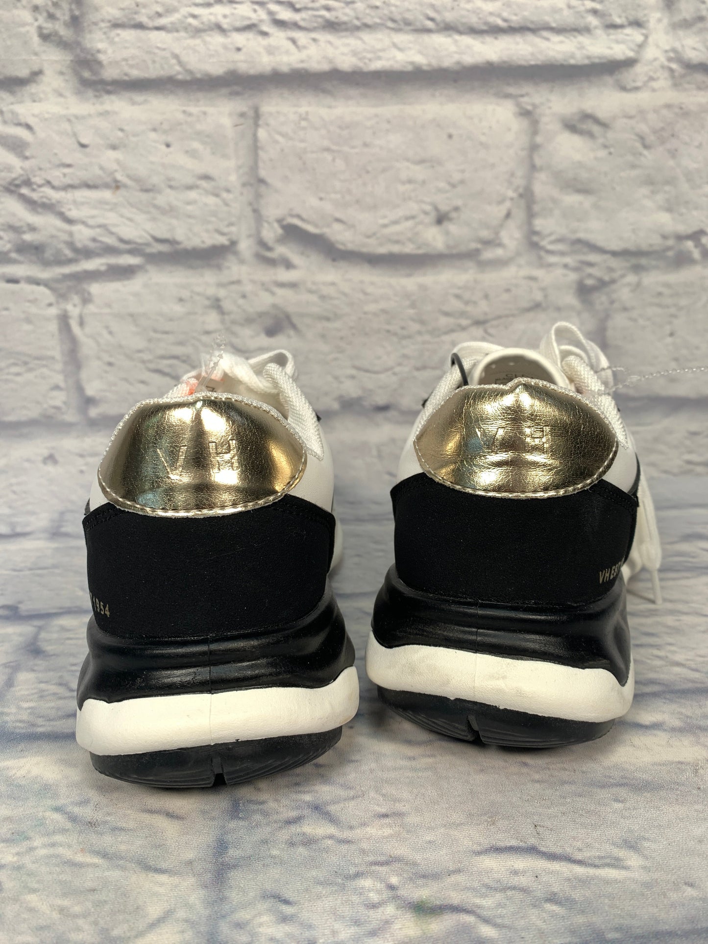 Shoes Sneakers By Vintage Havana In Black & White, Size: 7.5