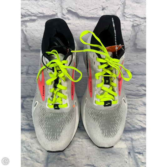 Shoes Athletic By Brooks In White, Size: 5.5