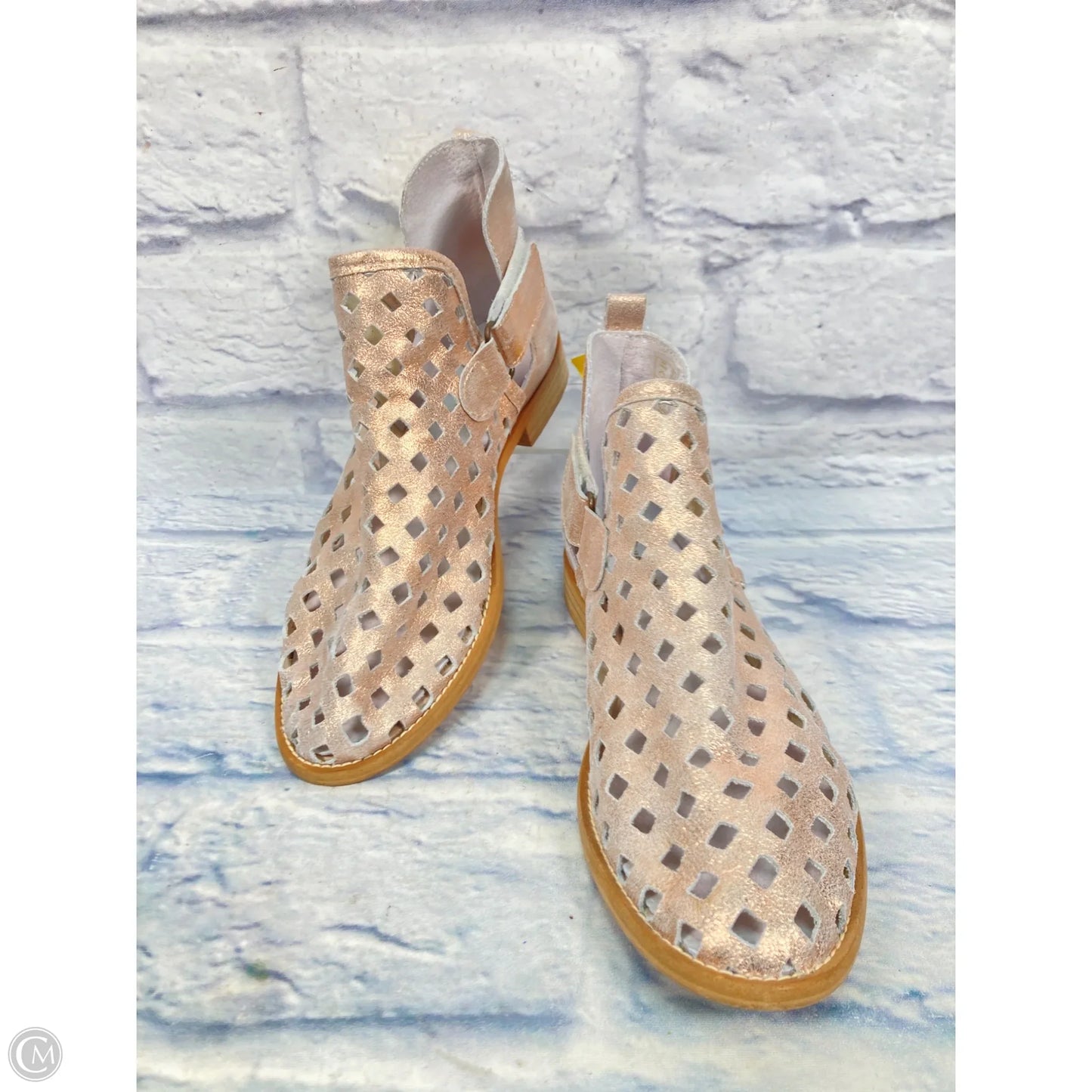 Boots Ankle Flats By Clothes Mentor In Rose Gold, Size: 7