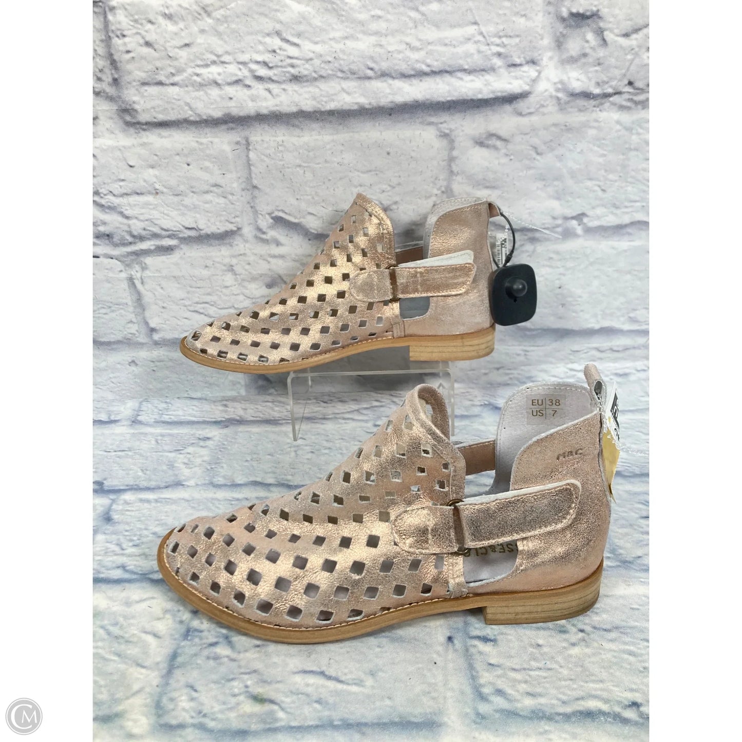 Boots Ankle Flats By Clothes Mentor In Rose Gold, Size: 7