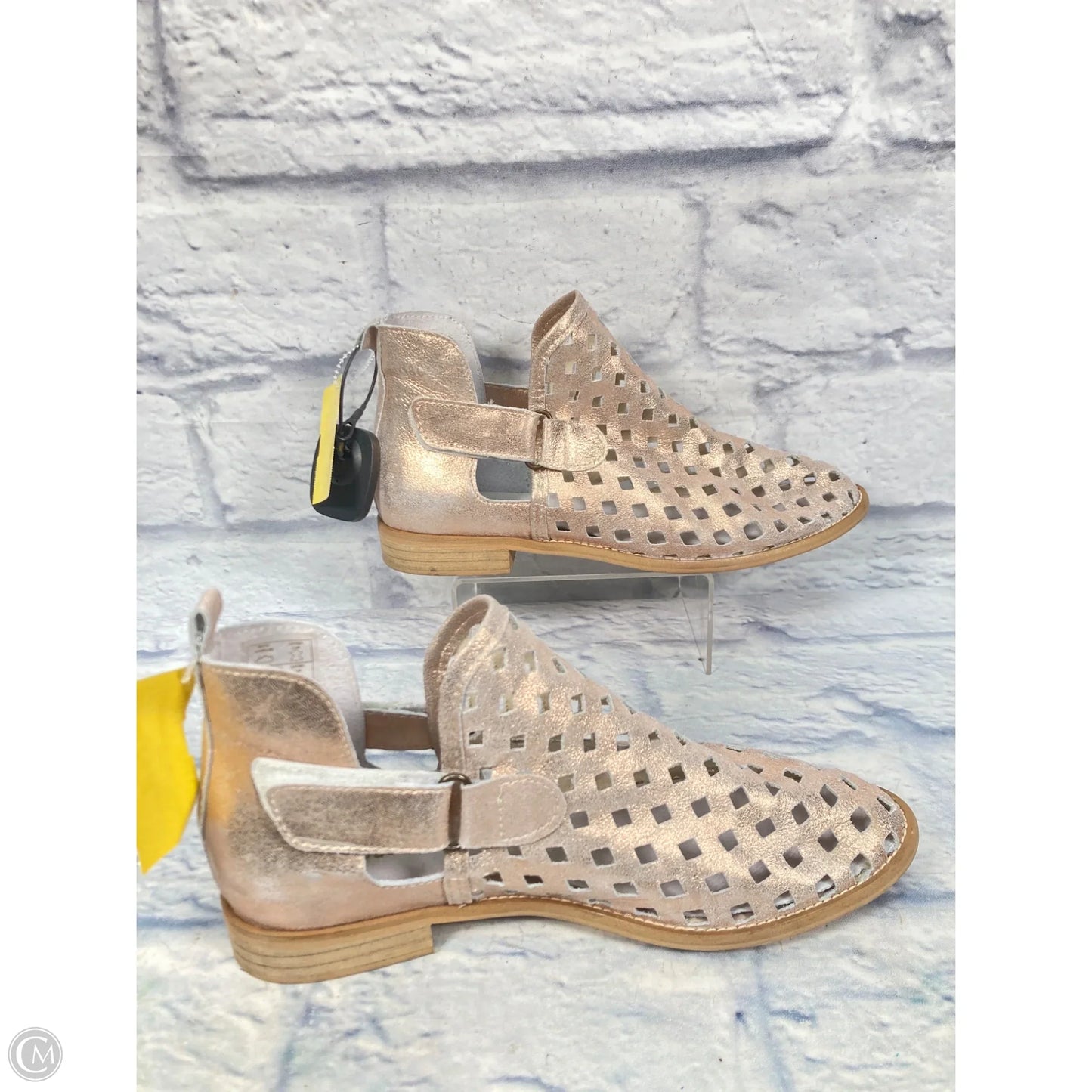 Boots Ankle Flats By Clothes Mentor In Rose Gold, Size: 7