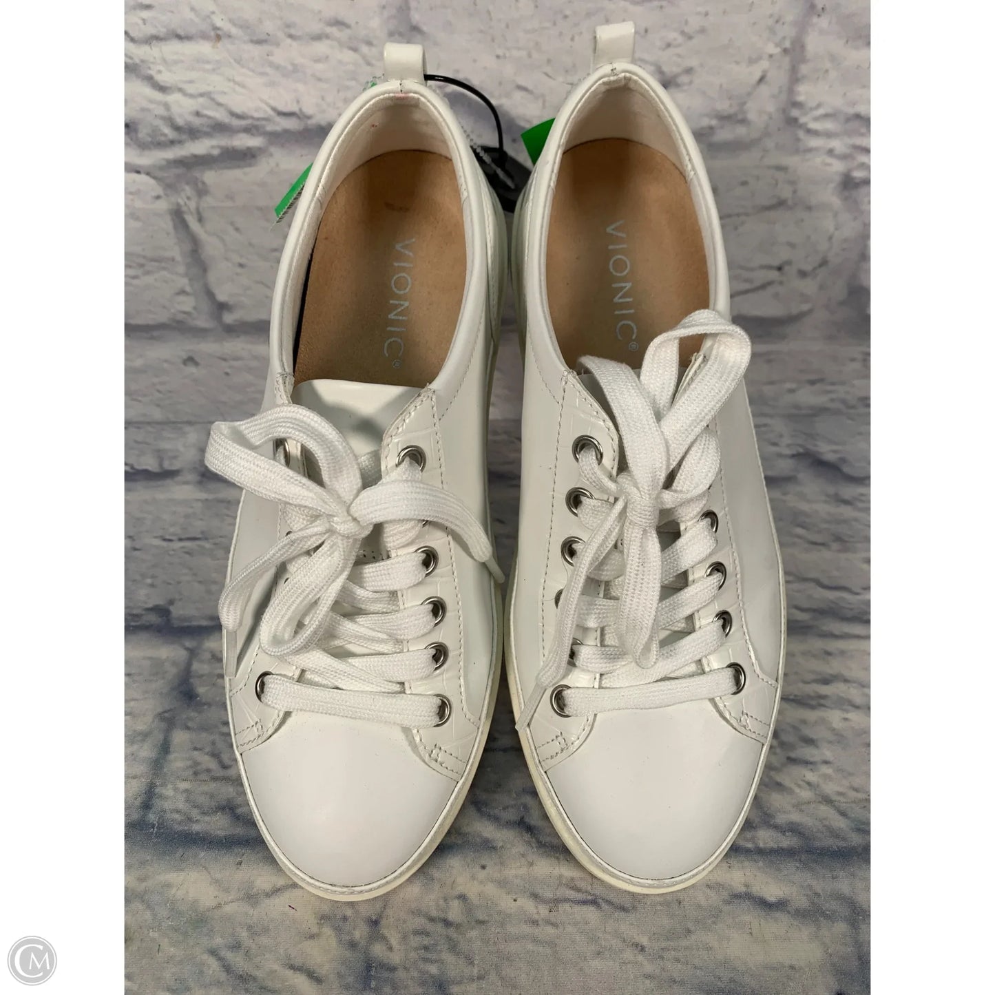 Shoes Sneakers By Vionic In White, Size: 7.5