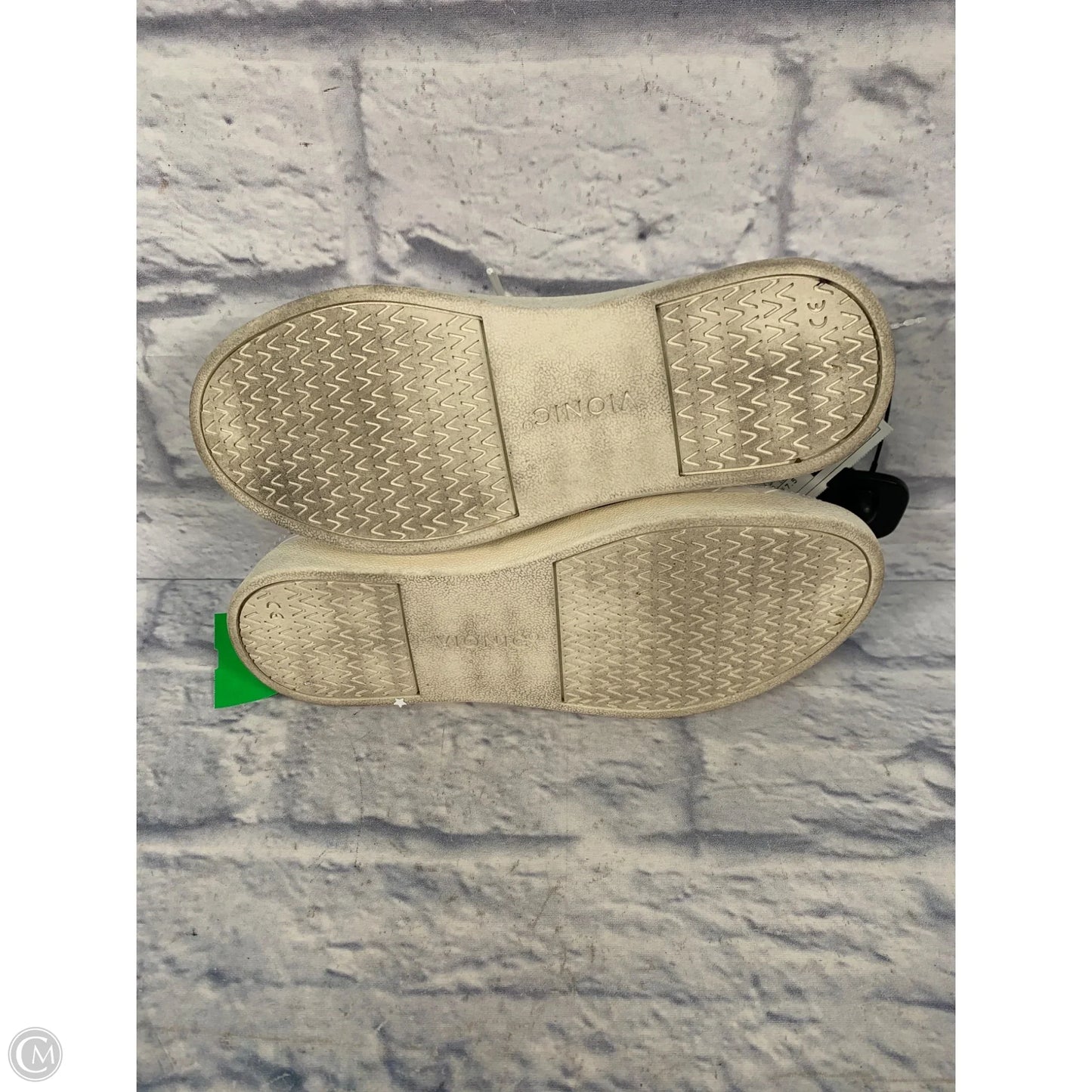 Shoes Sneakers By Vionic In White, Size: 7.5