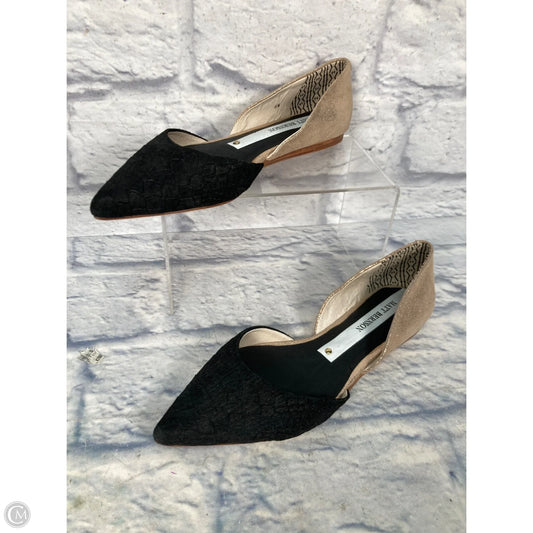 Shoes Flats By Clothes Mentor In Black & Gold, Size: 6