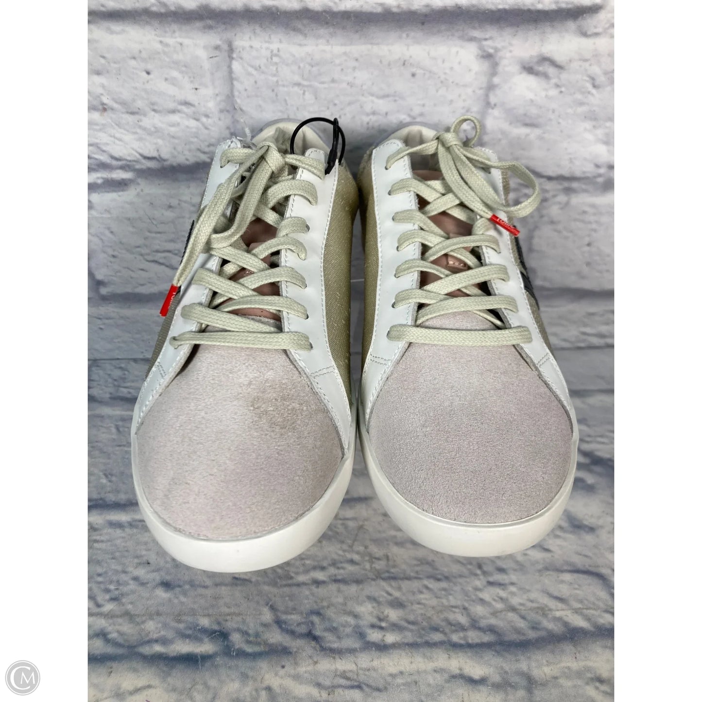 Shoes Sneakers By Clothes Mentor In Cream & Tan, Size: 9