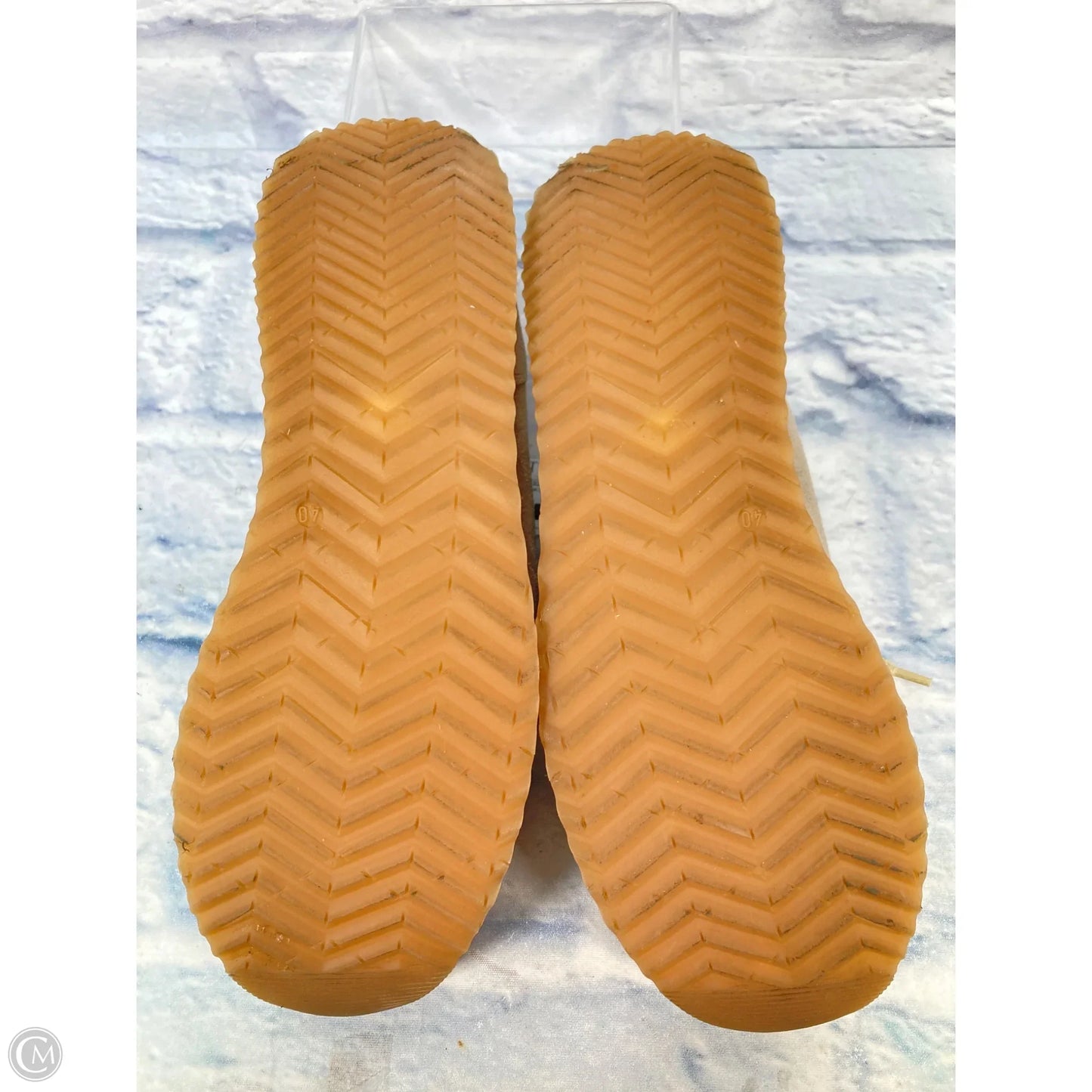 Shoes Sneakers By Clothes Mentor In Brown, Size: 9.5