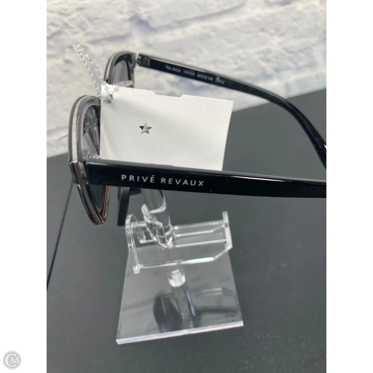 Sunglasses By Clothes Mentor, Size: Medium