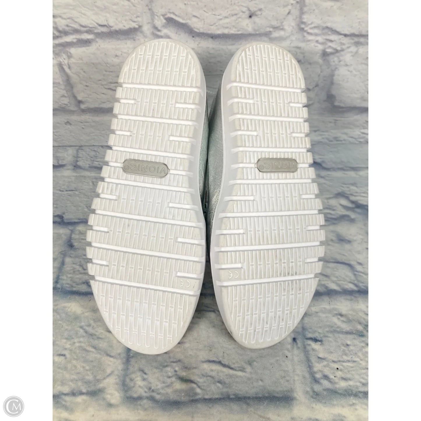 Shoes Sneakers By Vionic In Silver, Size: 8