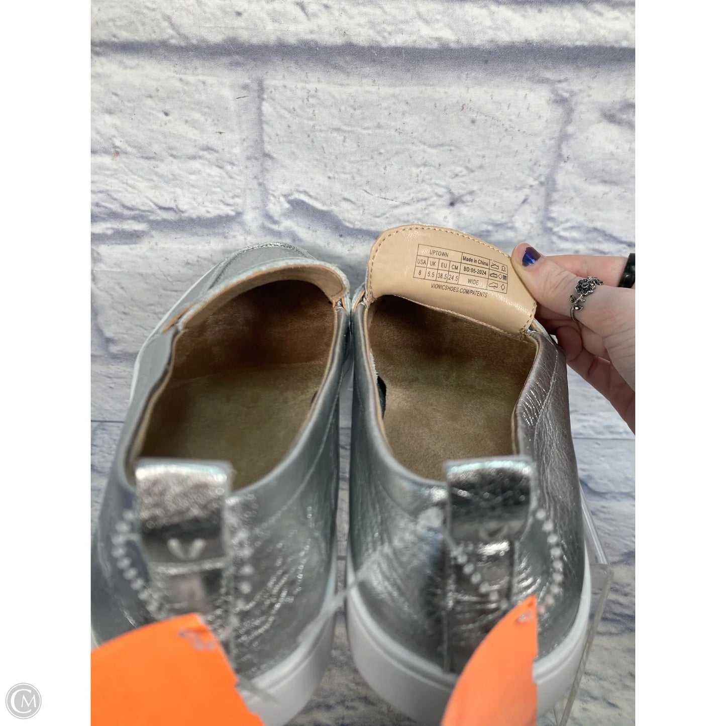 Shoes Sneakers By Vionic In Silver, Size: 8