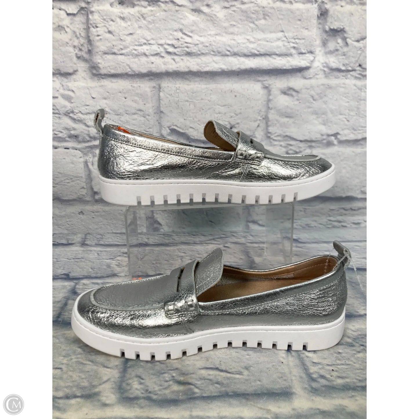 Shoes Sneakers By Vionic In Silver, Size: 8