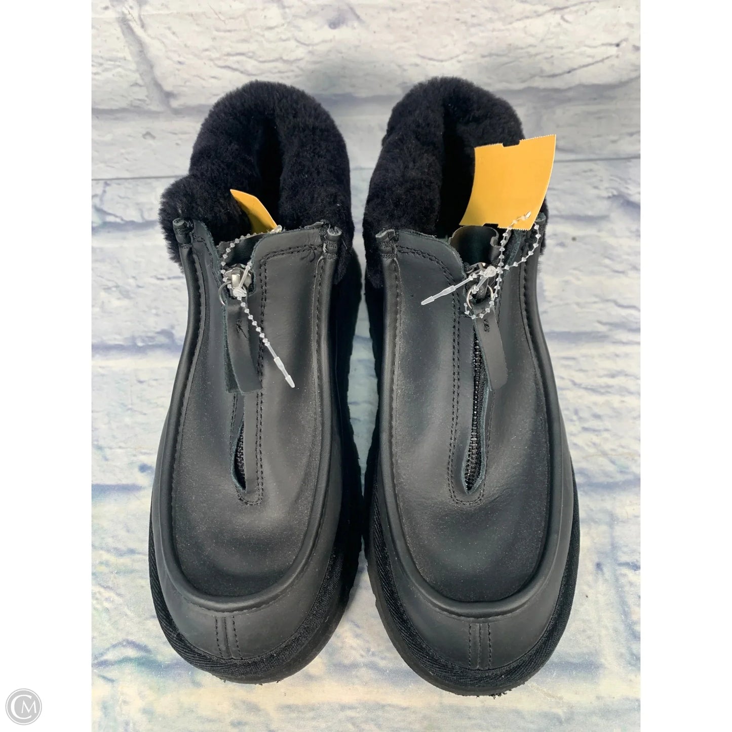 Boots Designer By Ugg In Black, Size: 8