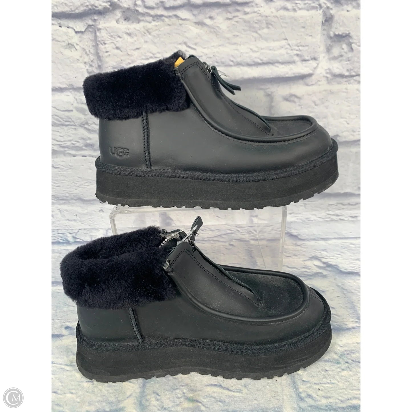 Boots Designer By Ugg In Black, Size: 8