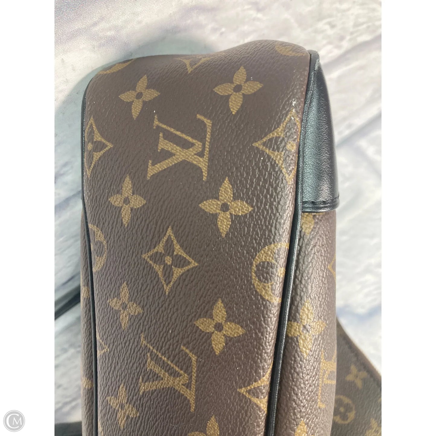 Handbag Luxury Designer By Louis Vuitton, Size: Medium