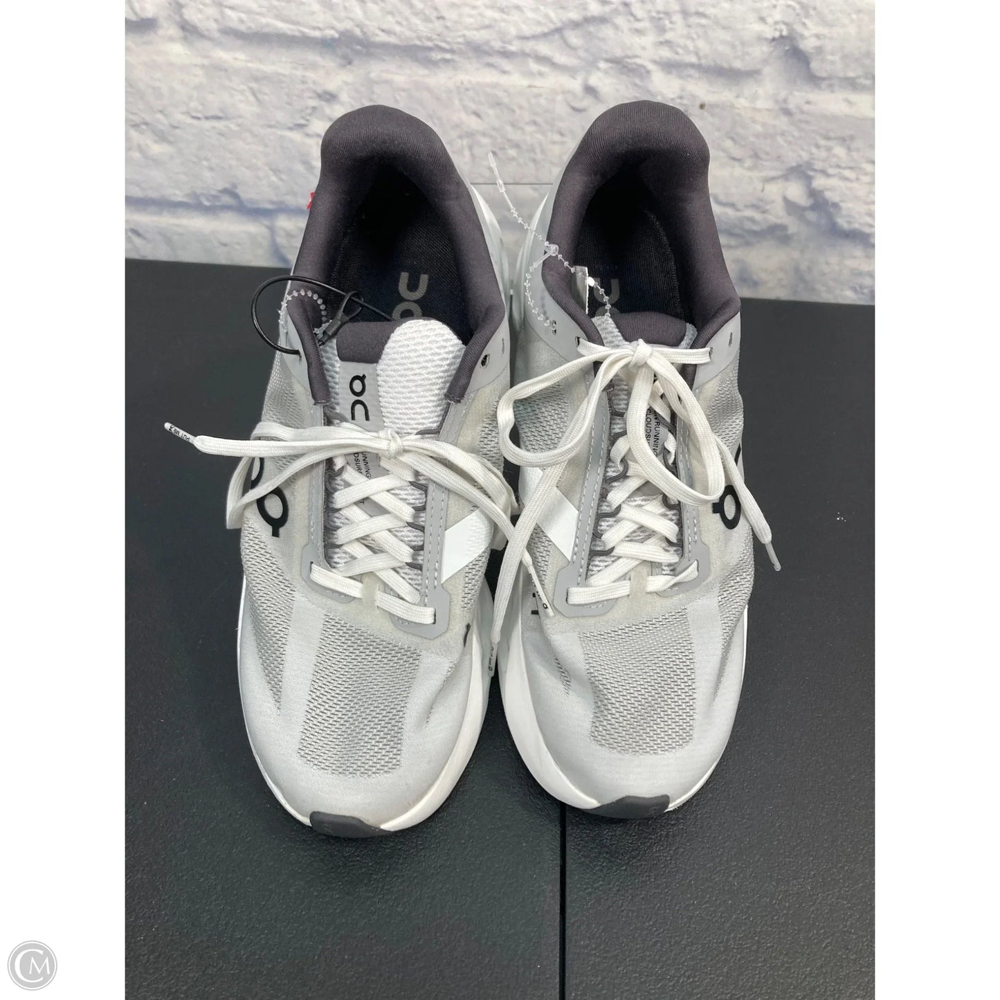 Shoes Athletic By On Cloud In Grey & White, Size: 7.5