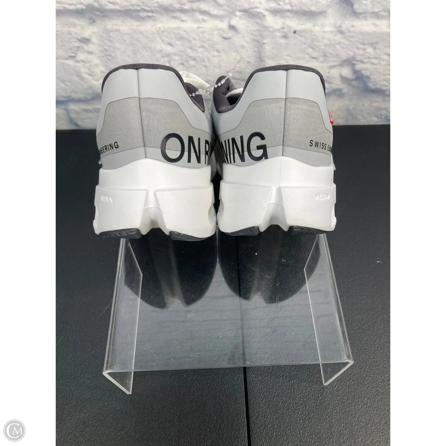 Shoes Athletic By On Cloud In Grey & White, Size: 7.5