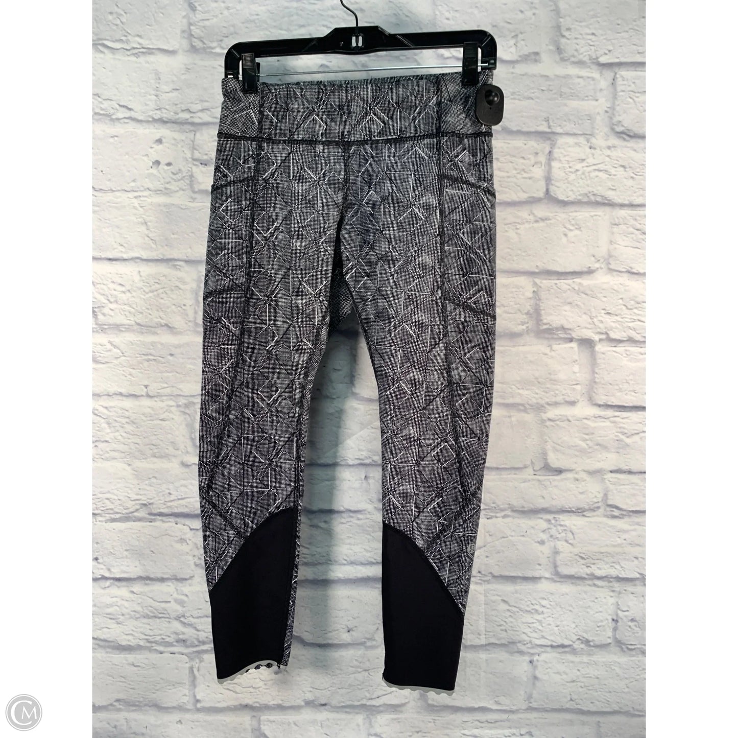 Athletic Leggings Capris By Lululemon In Black & White, Size: M