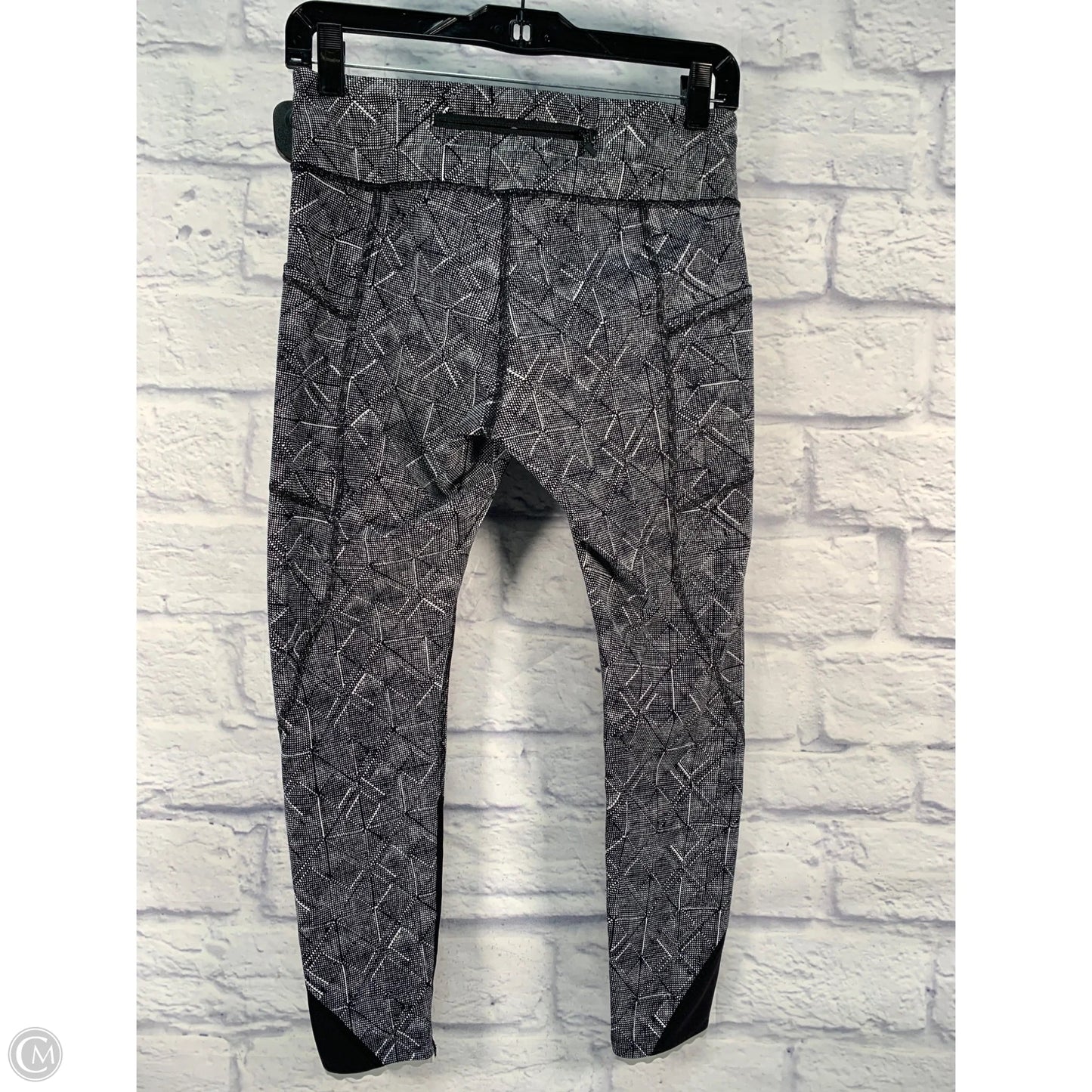 Athletic Leggings Capris By Lululemon In Black & White, Size: M