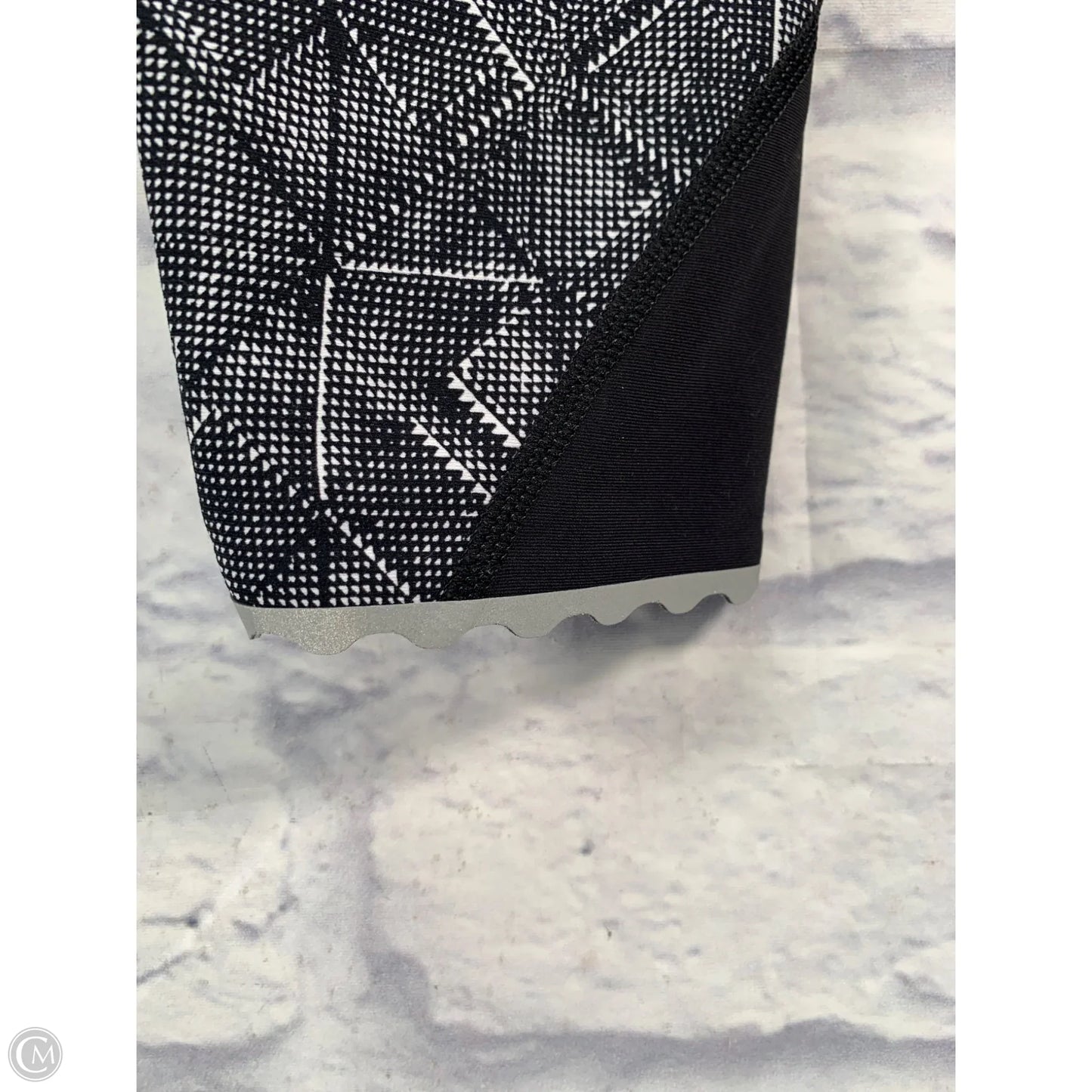 Athletic Leggings Capris By Lululemon In Black & White, Size: M