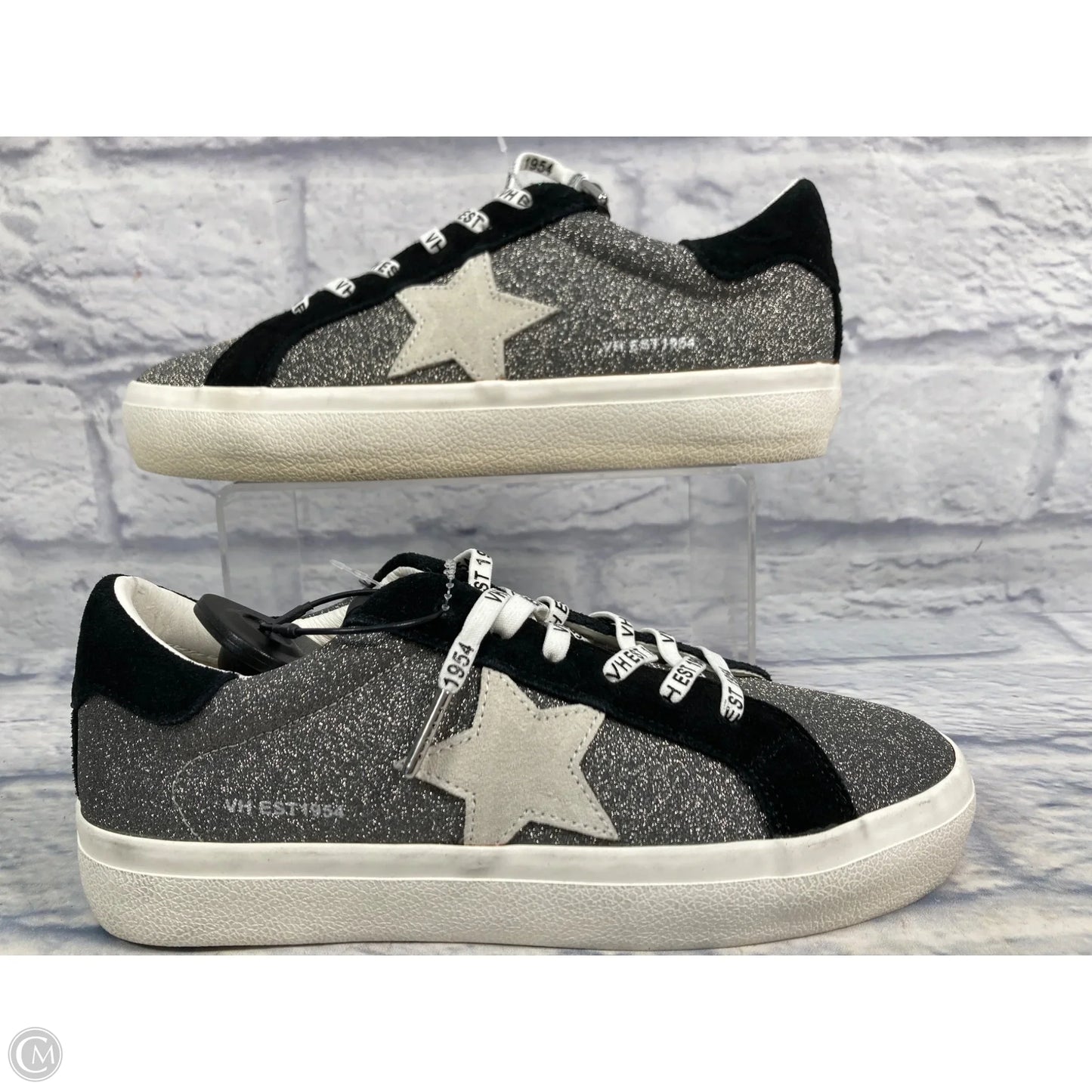 Shoes Flats By Vaneli In Silver, Size: 8.5