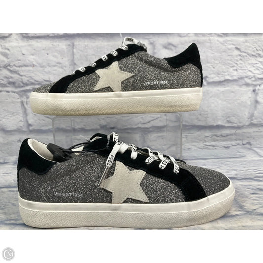 Shoes Flats By Vaneli In Silver, Size: 8.5