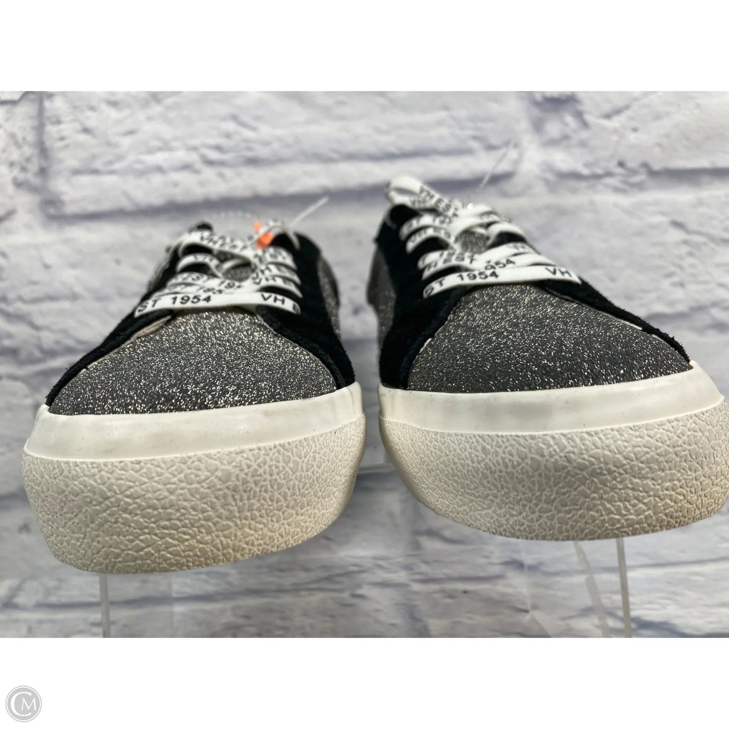 Shoes Flats By Vaneli In Silver, Size: 8.5