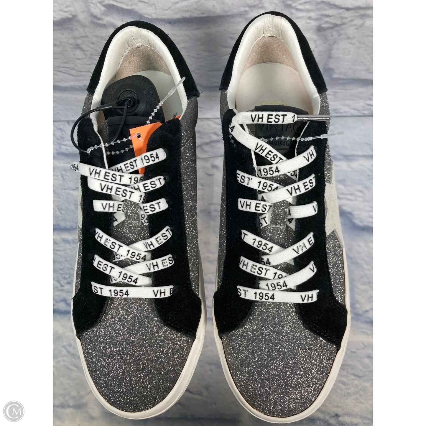 Shoes Flats By Vaneli In Silver, Size: 8.5