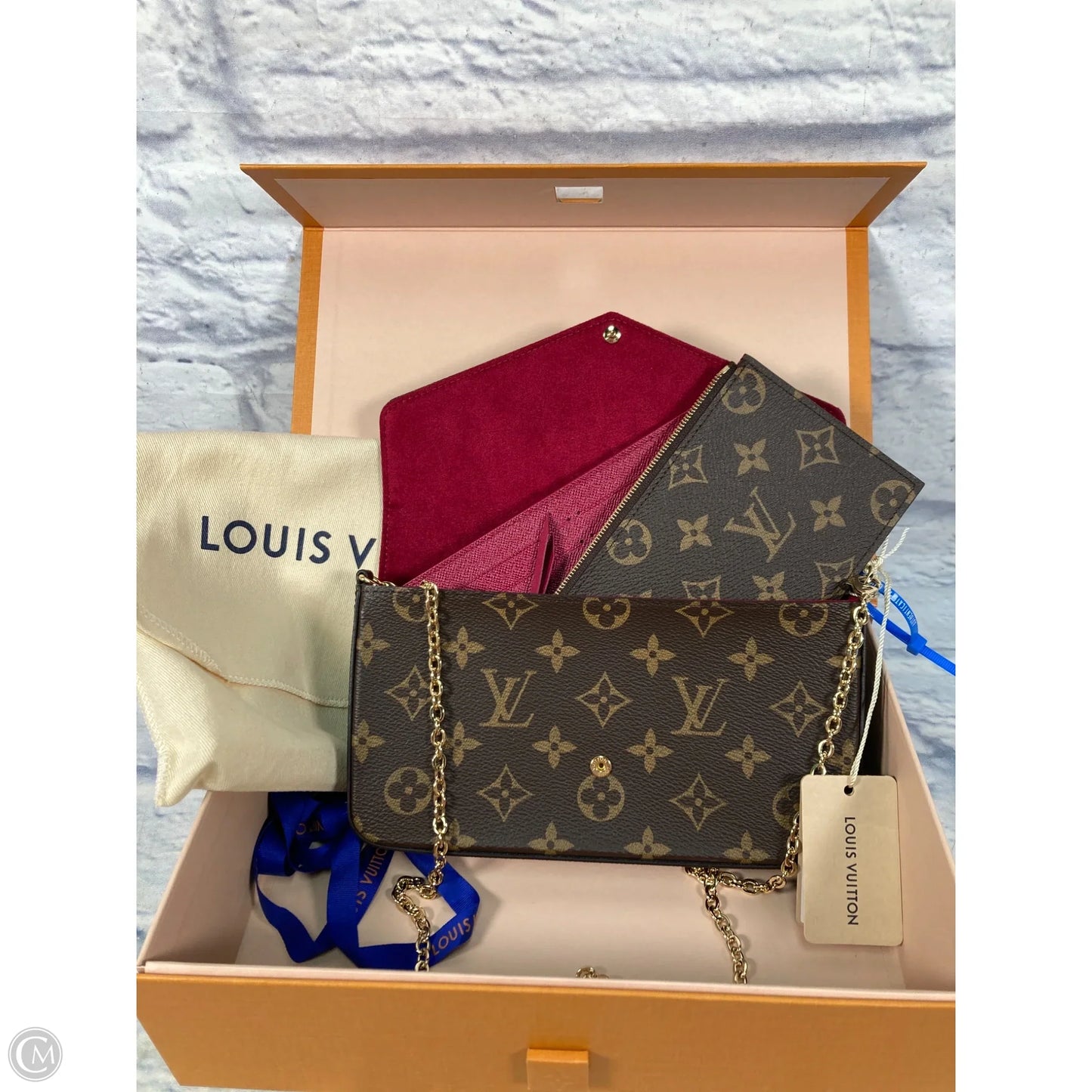 Crossbody Luxury Designer By Louis Vuitton, Size: Small