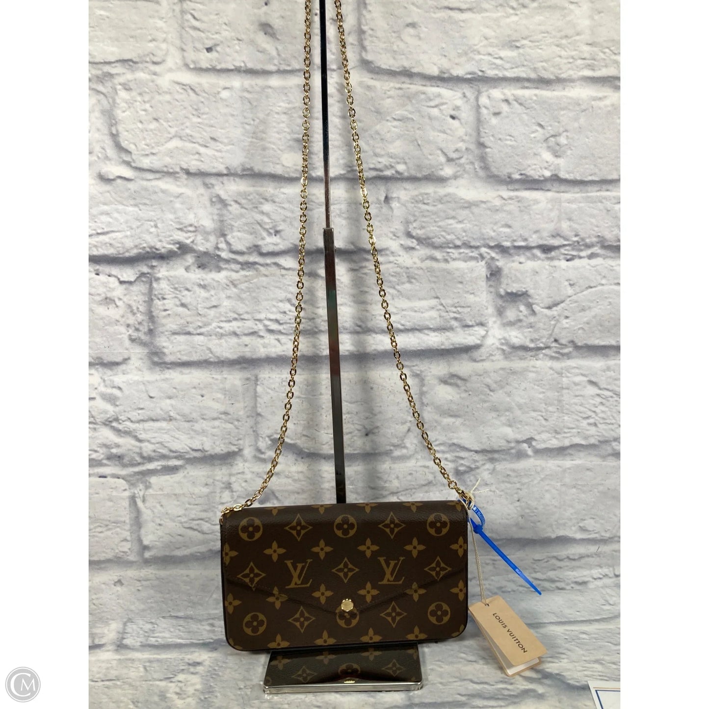 Crossbody Luxury Designer By Louis Vuitton, Size: Small