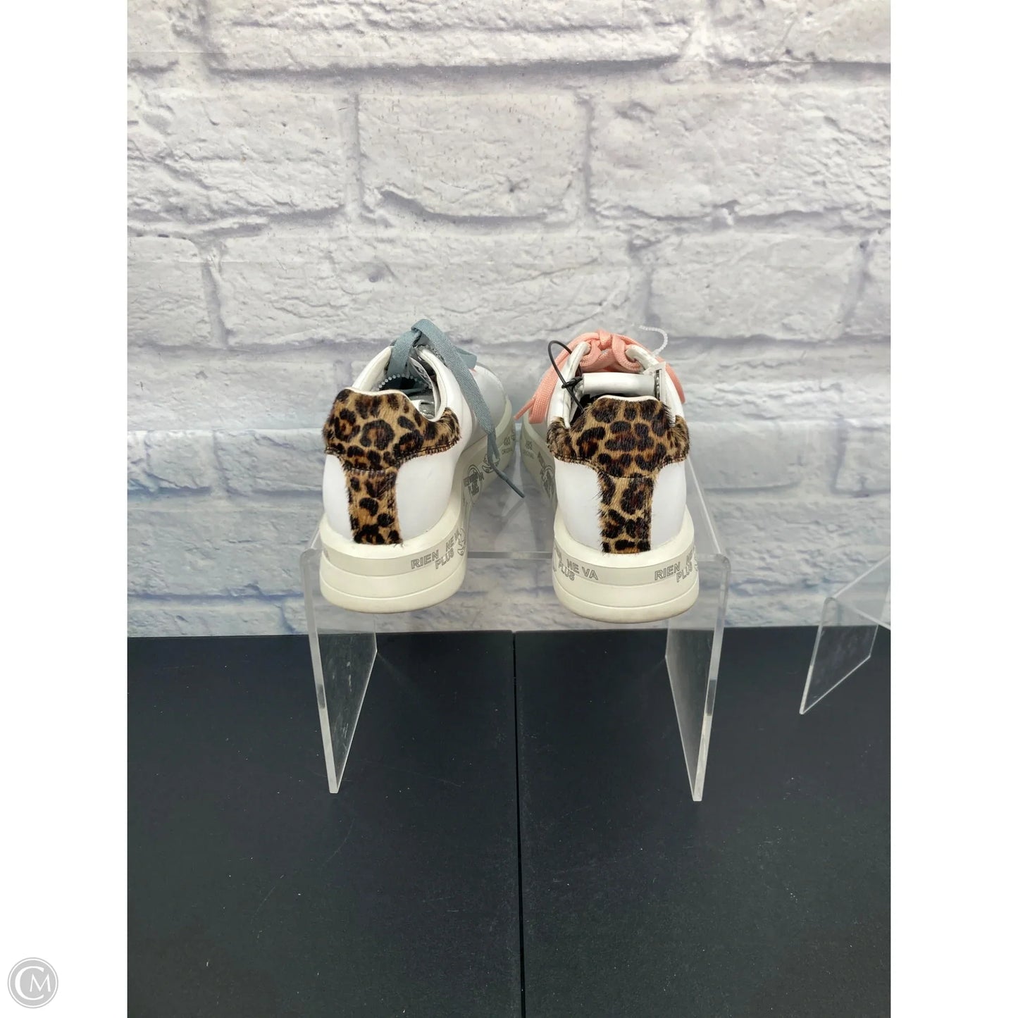 Shoes Sneakers By Clothes Mentor In Yellow, Size: 8