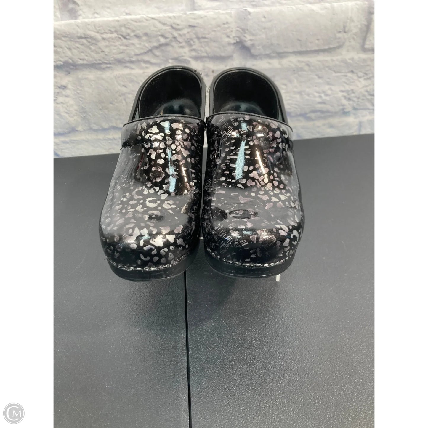 Shoes Flats By Clothes Mentor In Animal Print, Size: 6