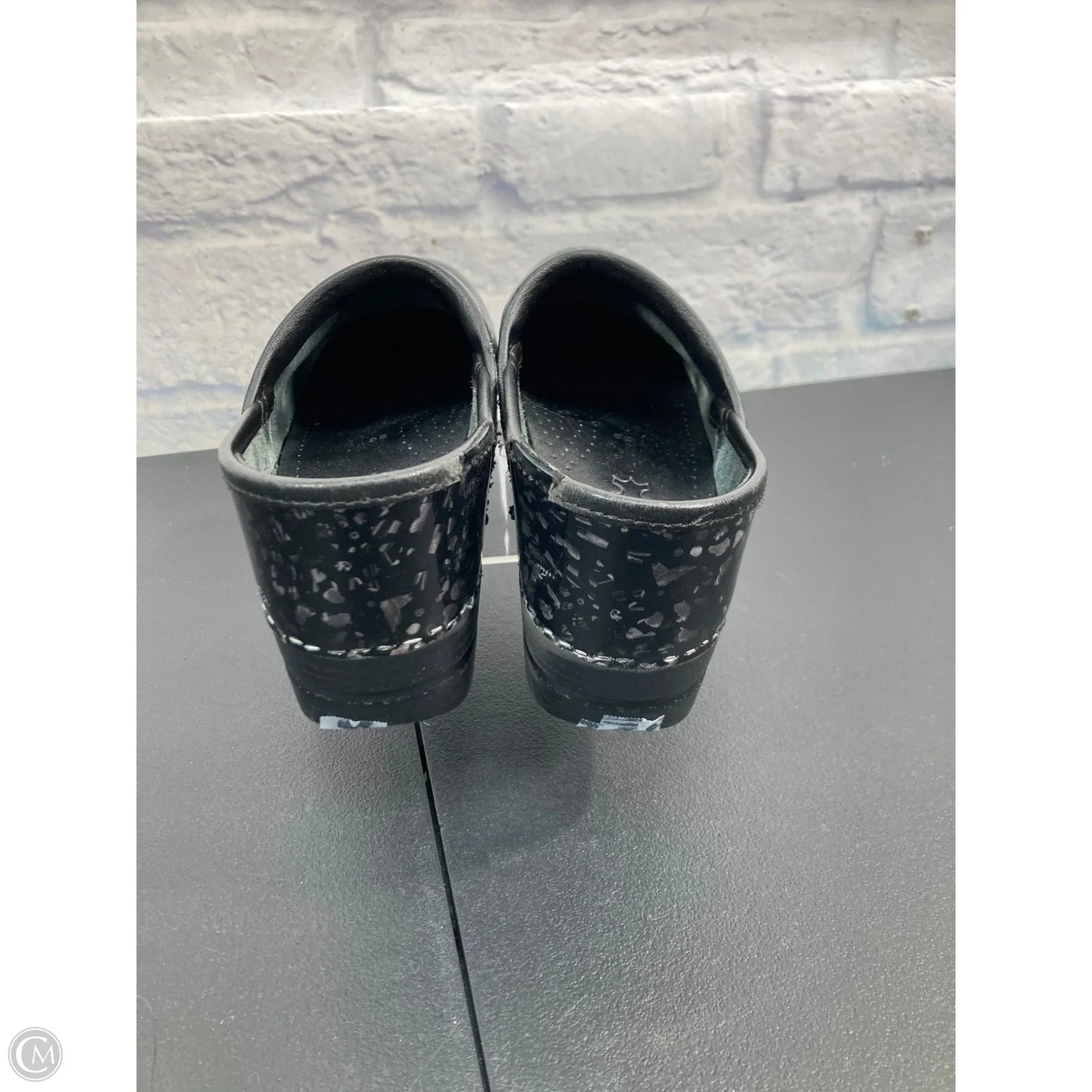 Shoes Flats By Clothes Mentor In Animal Print, Size: 6