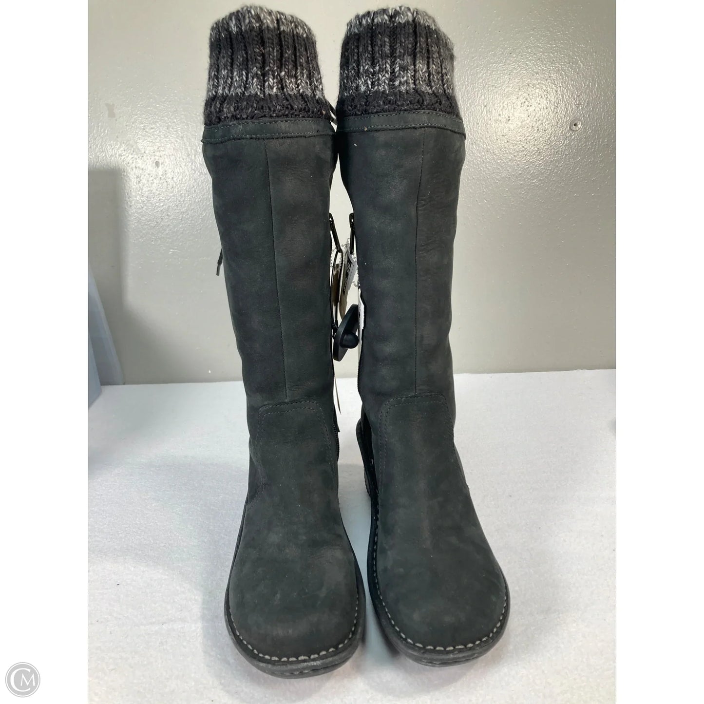Boots Designer By Ugg In Black, Size: 8