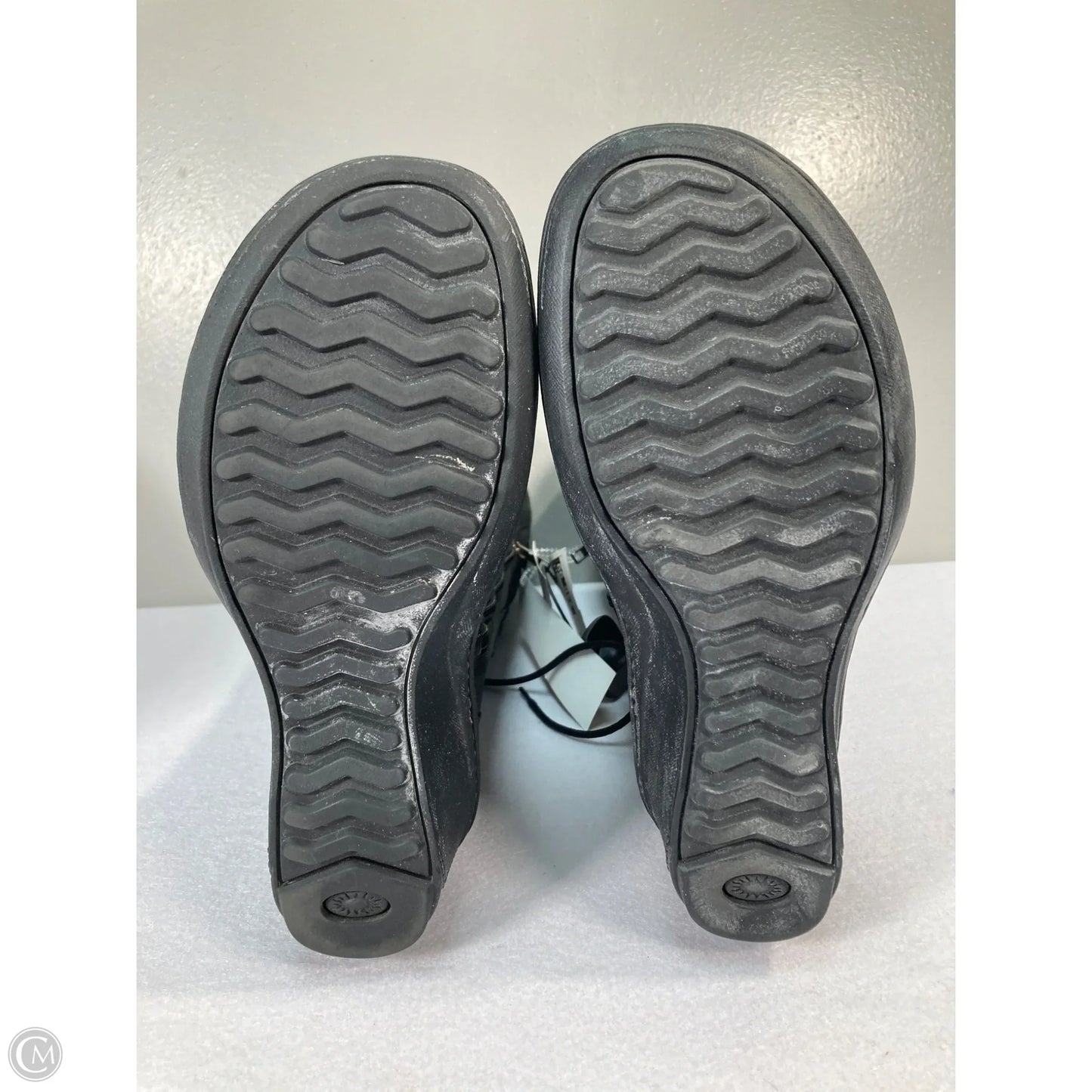 Boots Designer By Ugg In Black, Size: 8