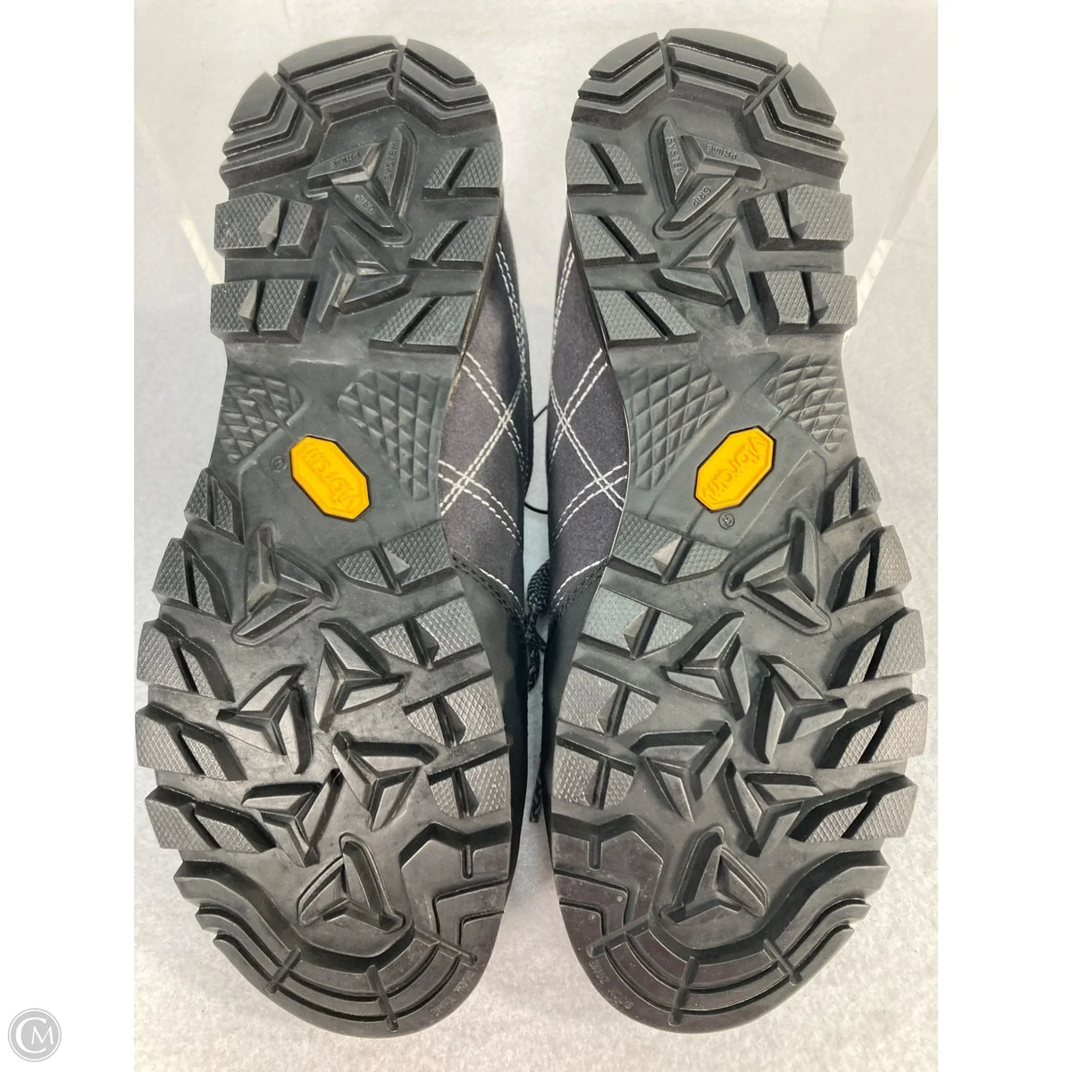 Boots Hiking By Clothes Mentor In Grey, Size: 7.5
