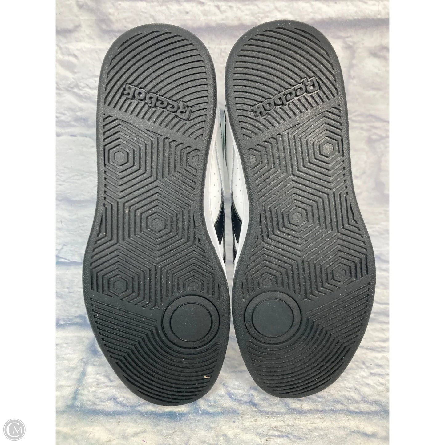 Shoes Sneakers By Reebok In Black & White, Size: 8.5