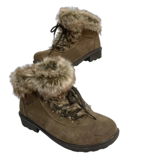 Boots Ankle Flats By Bearpaw In Brown, Size: 9