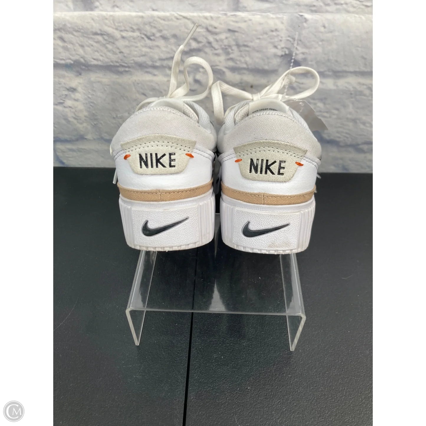 Shoes Sneakers By Nike In White, Size: 6.5