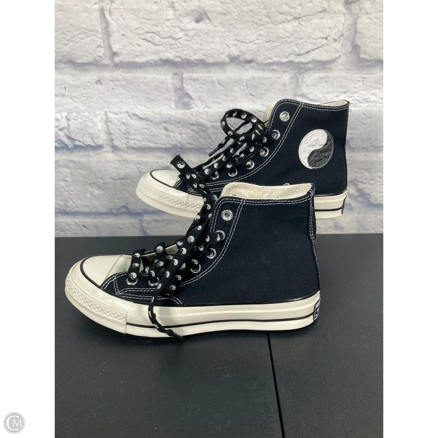 Shoes Sneakers By Converse In Black & White, Size: 6