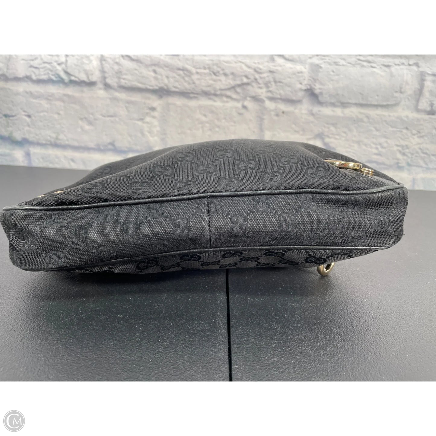 Handbag Luxury Designer By Gucci, Size: Medium