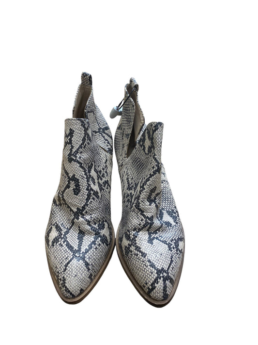 Boots Ankle Flats By Chinese Laundry In Snakeskin Print, Size: 9