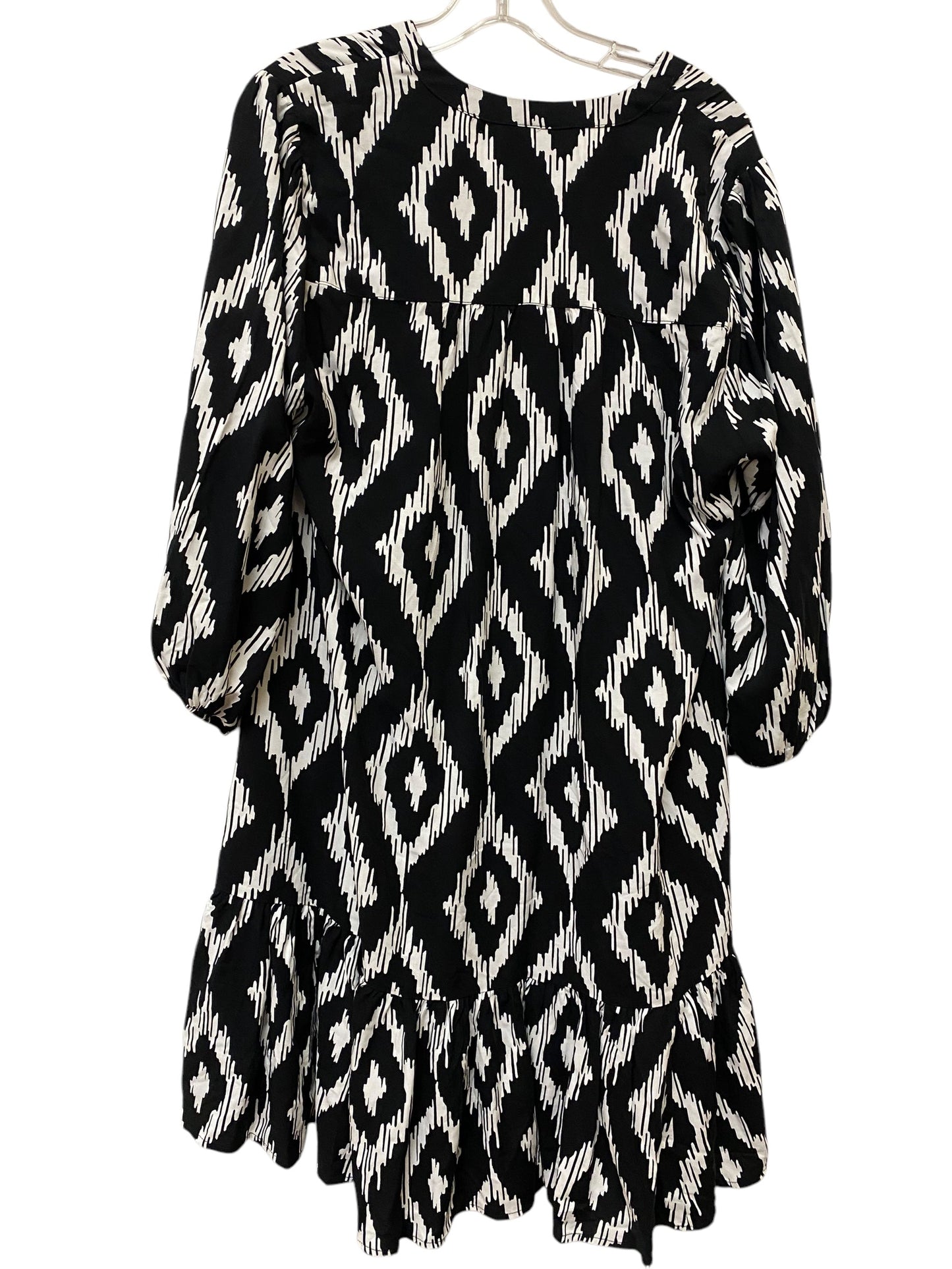 Dress Casual Short By Torrid In Black & White, Size: 0