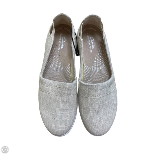 Shoes Flats By Clarks In Cream, Size: 8.5