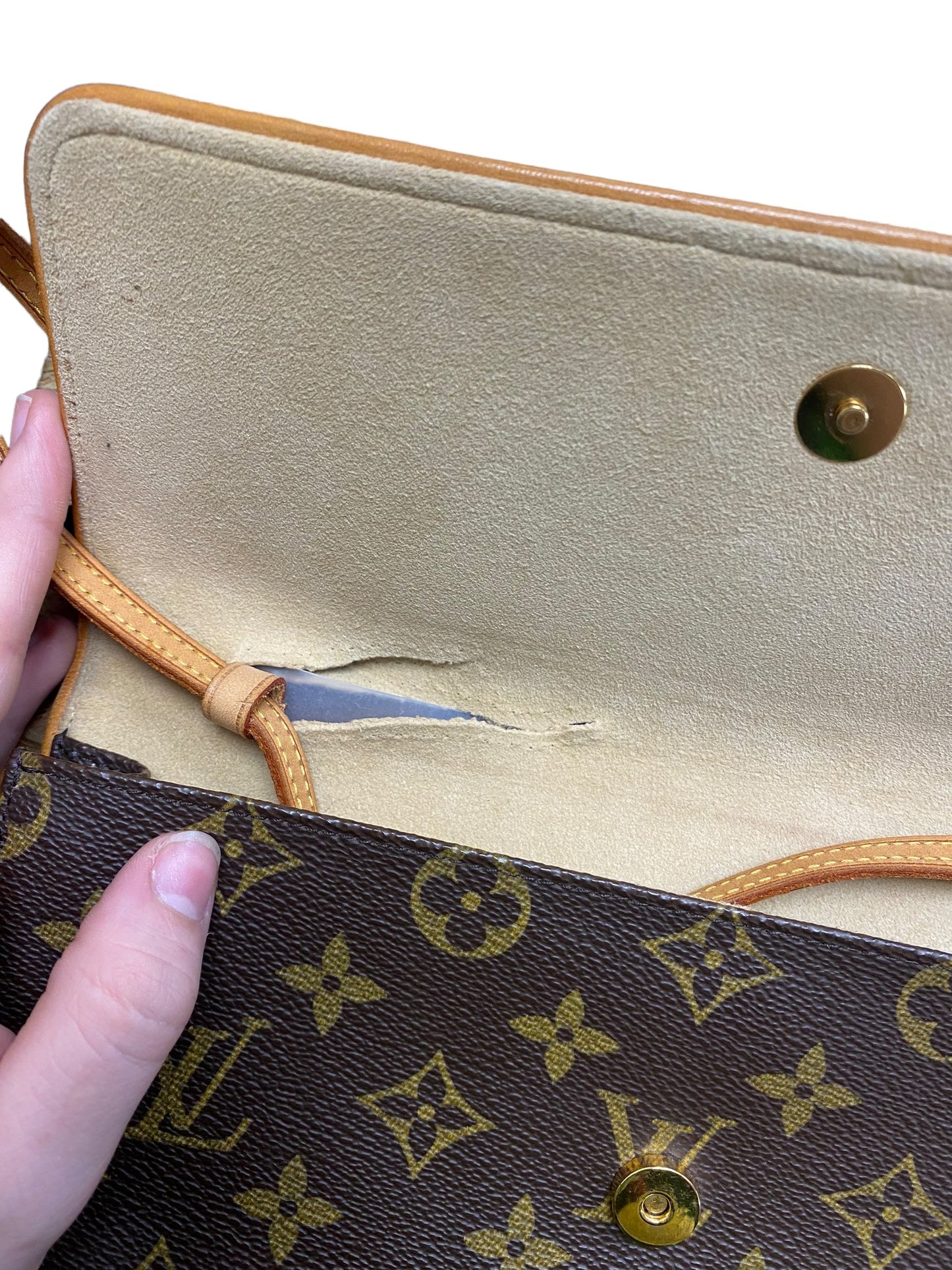Crossbody By Louis Vuitton  Size: Small