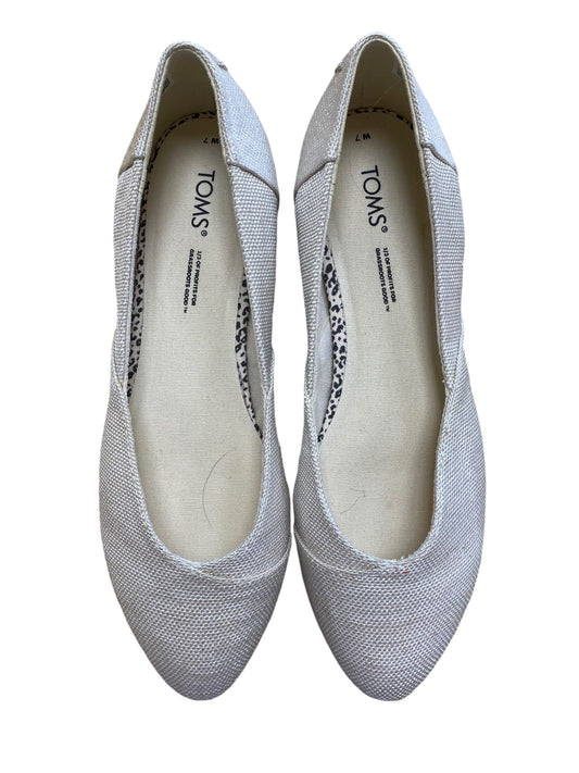 Shoes Flats By Toms In Cream, Size: 7