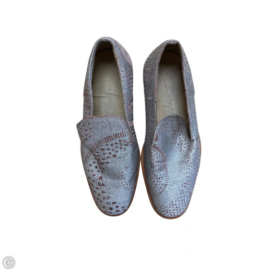Shoes Flats By Free People In Silver, Size: 8