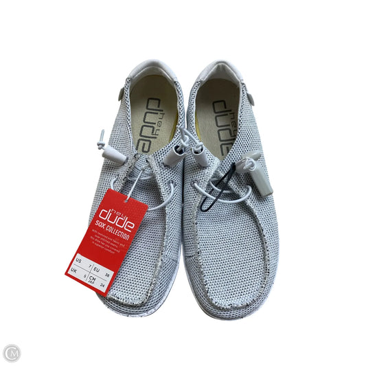 Shoes Flats By Hey Dude In White, Size: 7