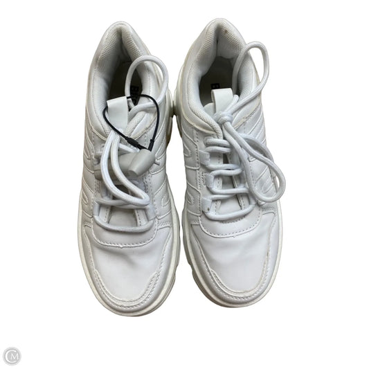 Shoes Sneakers By Clothes Mentor In White, Size: 6