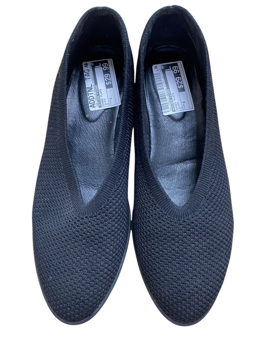 Shoes Flats By Eileen Fisher In Black, Size: 9