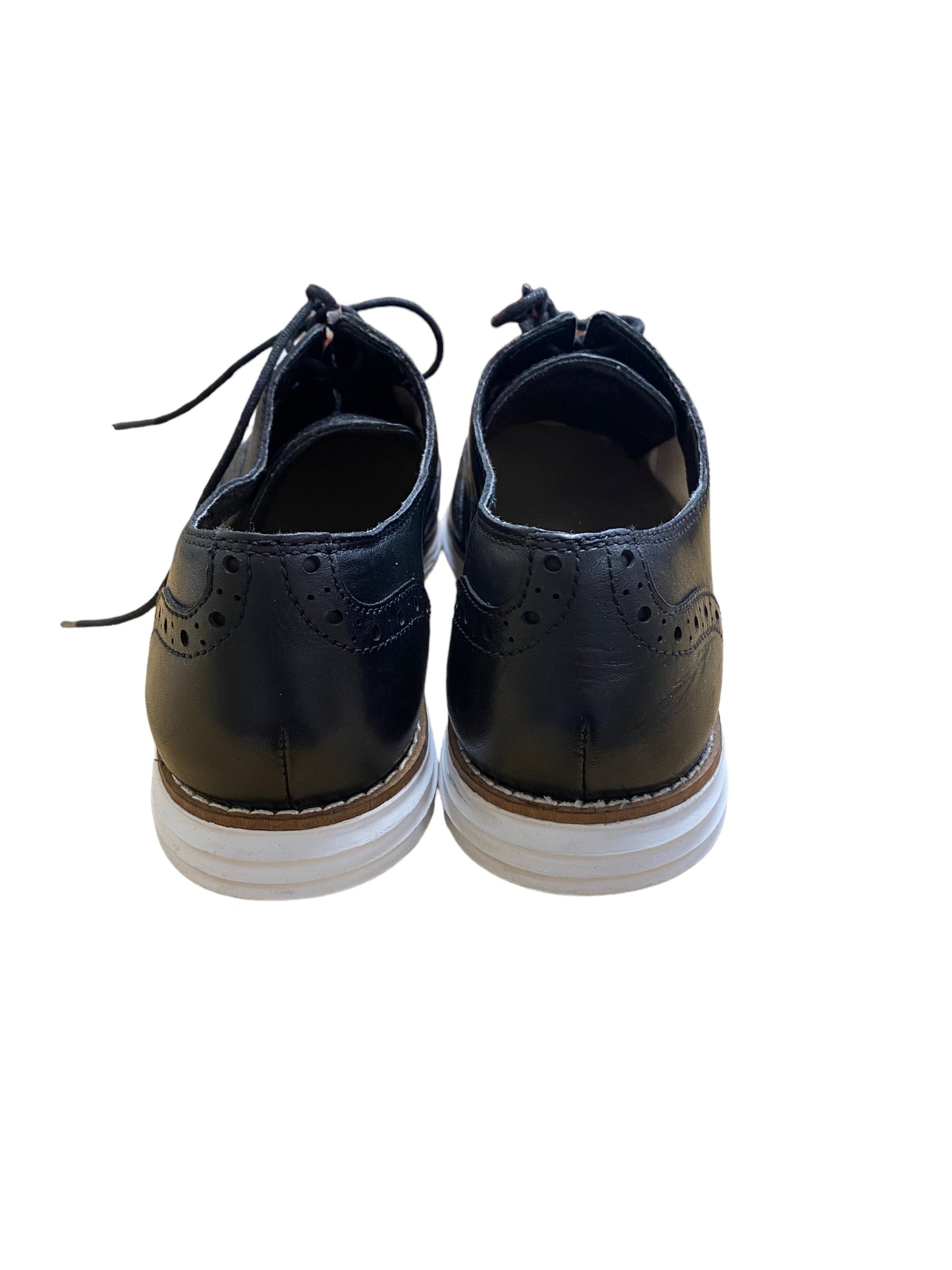 Shoes Sneakers By Clothes Mentor  Size: 6.5